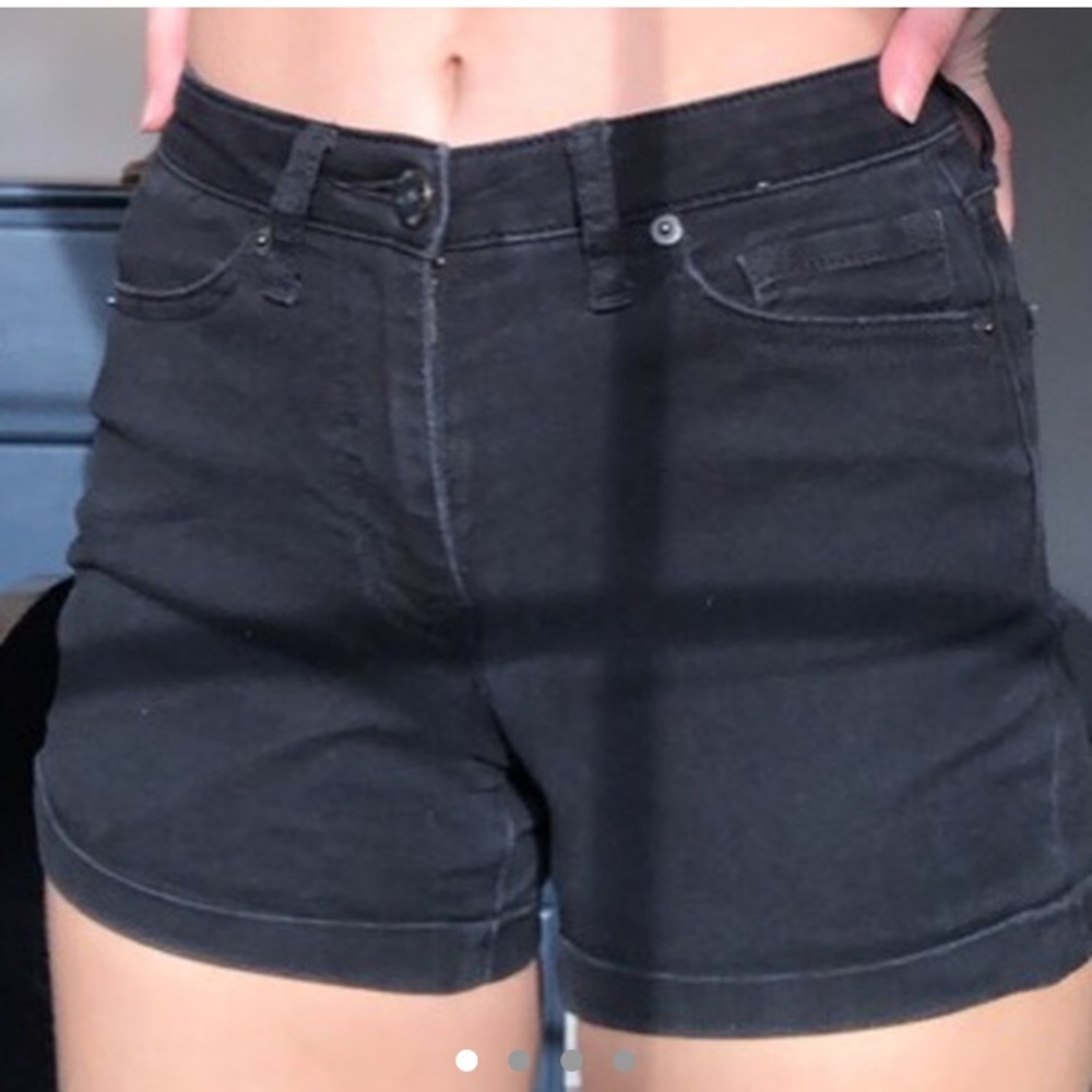 black aero shorts